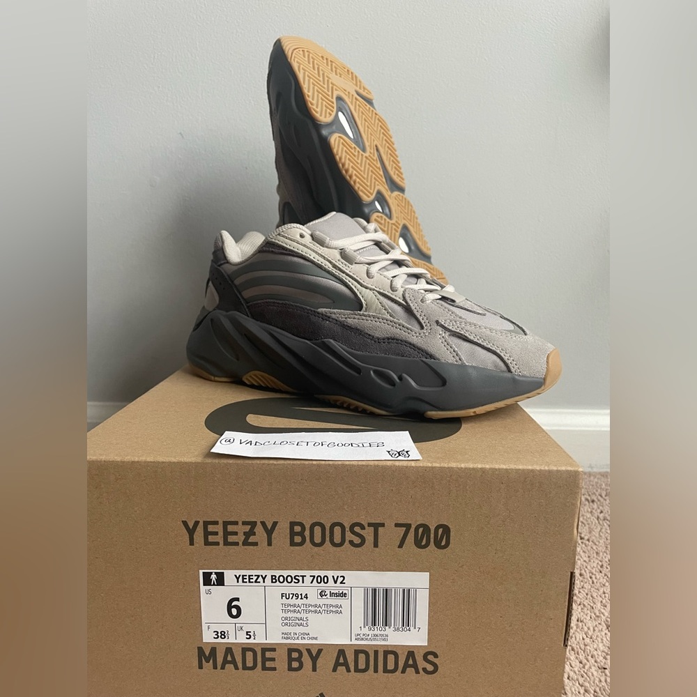 Yeezy 700 “Tephra”